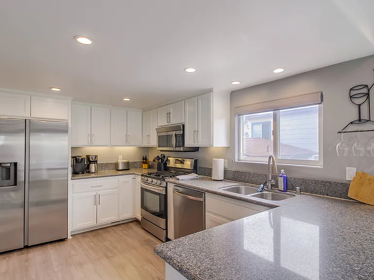 735 Whiting Ct — Photo 18