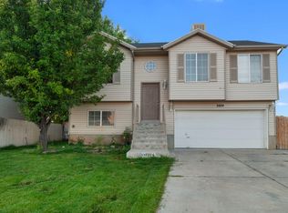 2074 W 1520 N, Clinton, UT 84015