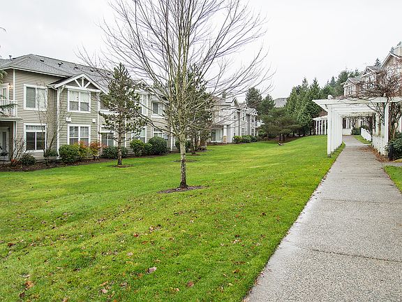 3rd image of 23722 SE Summerhill Ln
