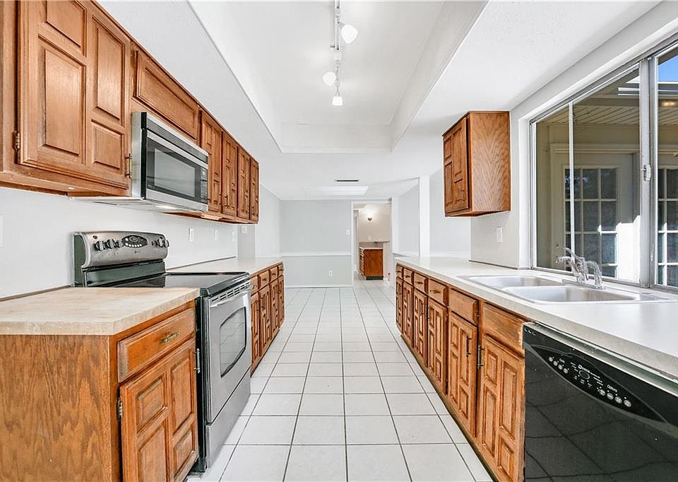 1st image of 2324 Chinaberry Dr