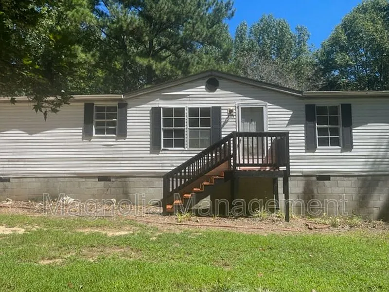 4 bed, 2.0 bath, $1,495 — Photo 2