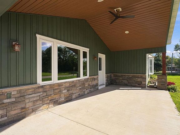 5th image of 661 E River Dr