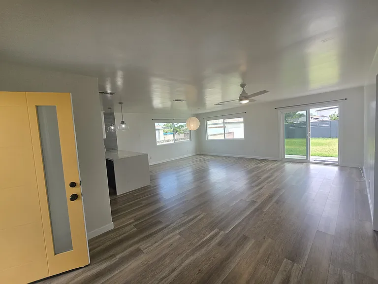 3305 W Thornton Ave — Photo 2
