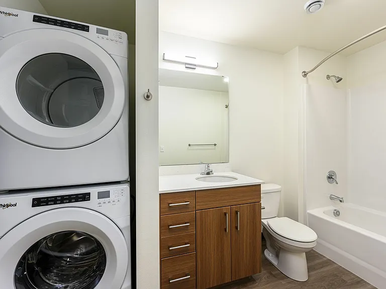 Bathroom/ Laundry Bathroom/ Laundry