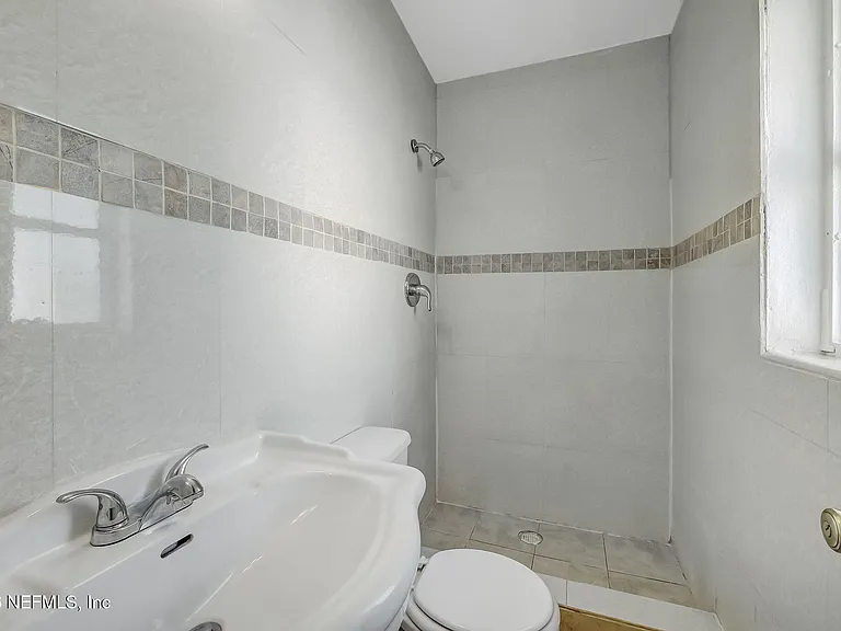 3223 Victoria Park Rd — Photo 22