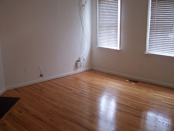 3rd image of 8 Union St