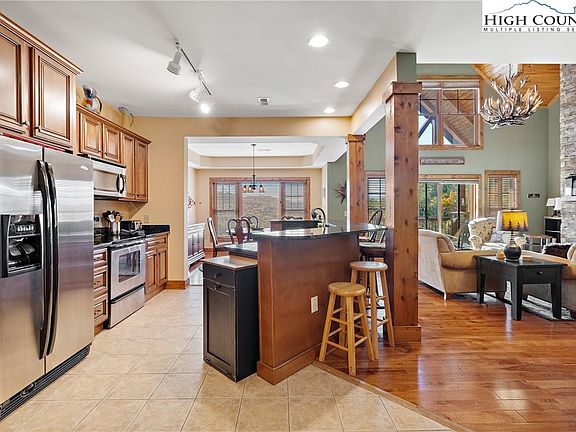 5th image of 110 Caribou Court #A