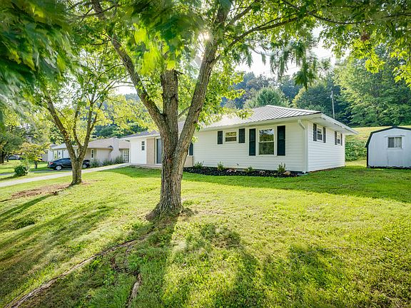 5th image of 716 Douglas Dr