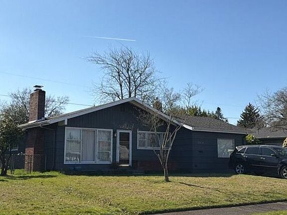 2nd image of 11904 NE Morris St