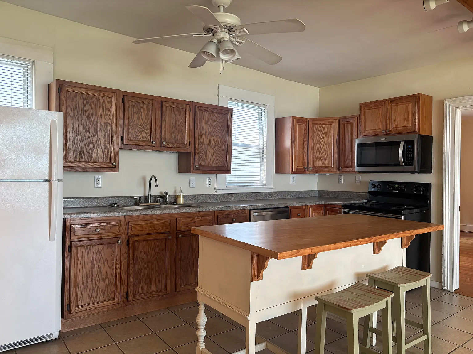 6 bed, $5,070 — Photo 2