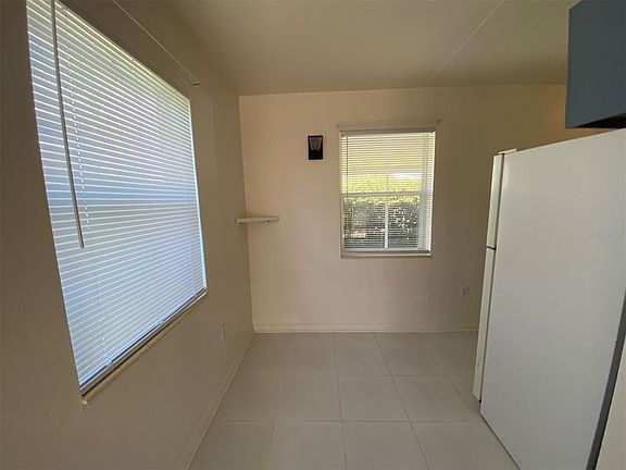 5th image of 8274 Aero Ave