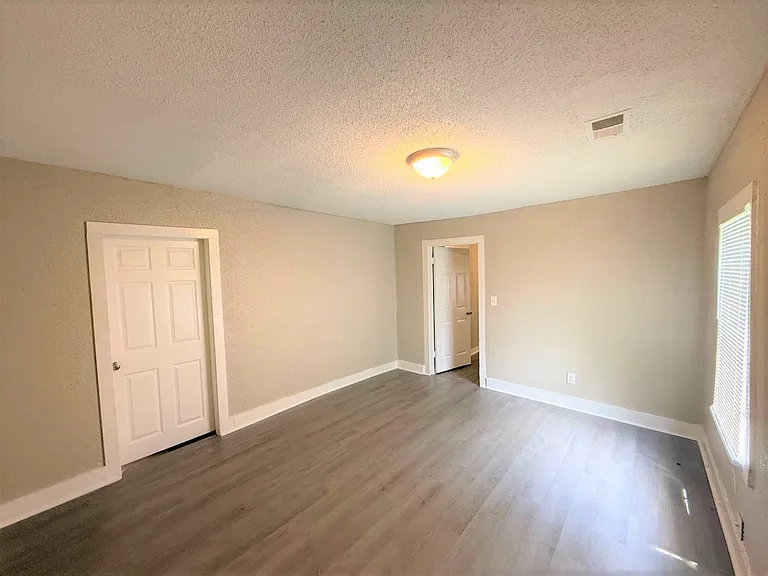 2673 Midland Ave — Photo 14