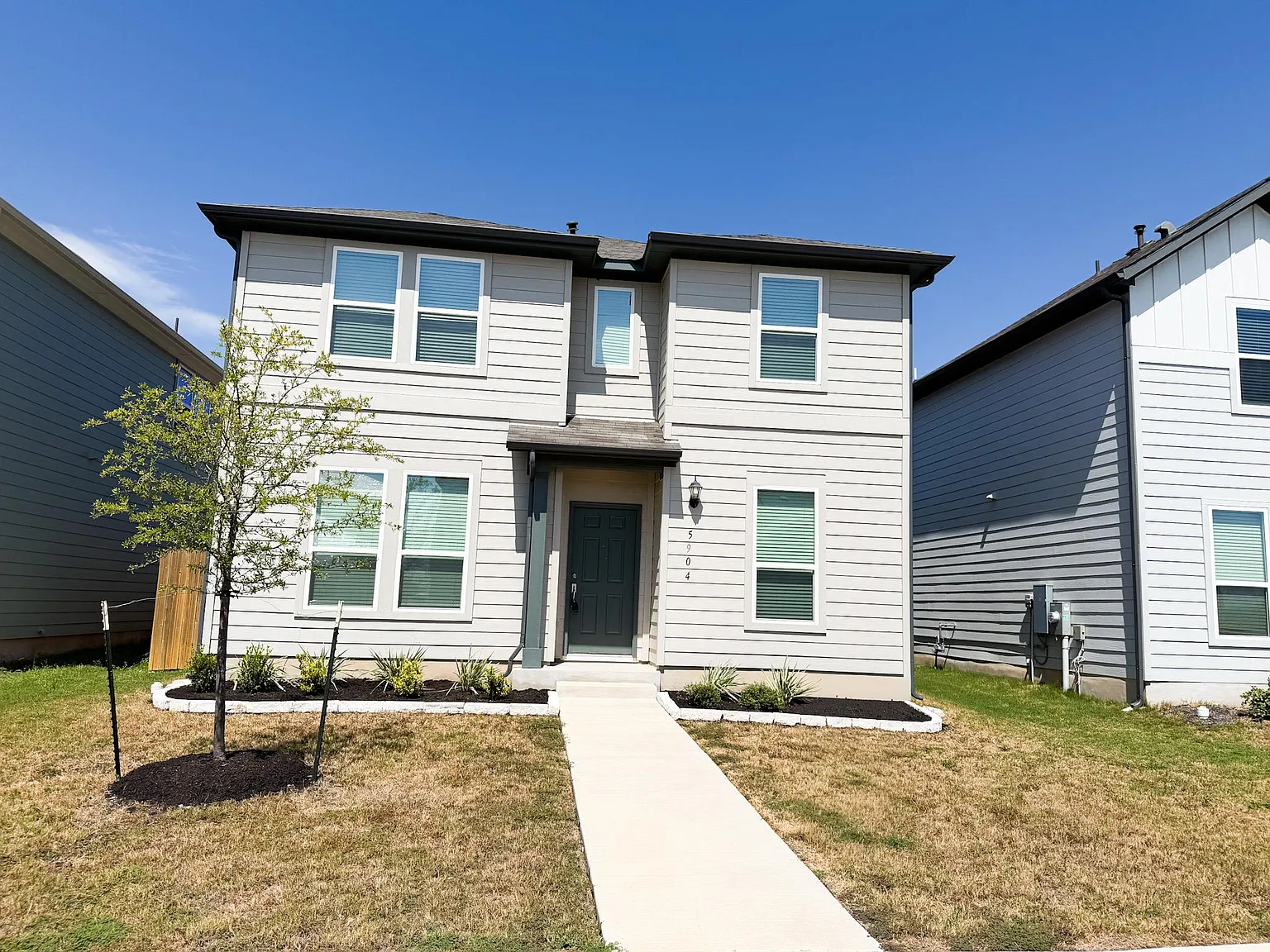 3 bed, 2.5 bath, 1518 sqft, $2,300 — Photo 1