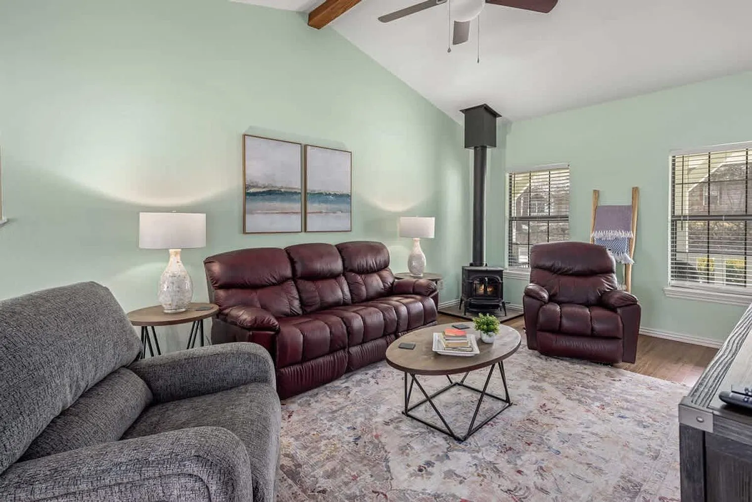 4 bed, 2.0 bath, 1722 sqft, $4,610 — Photo 1