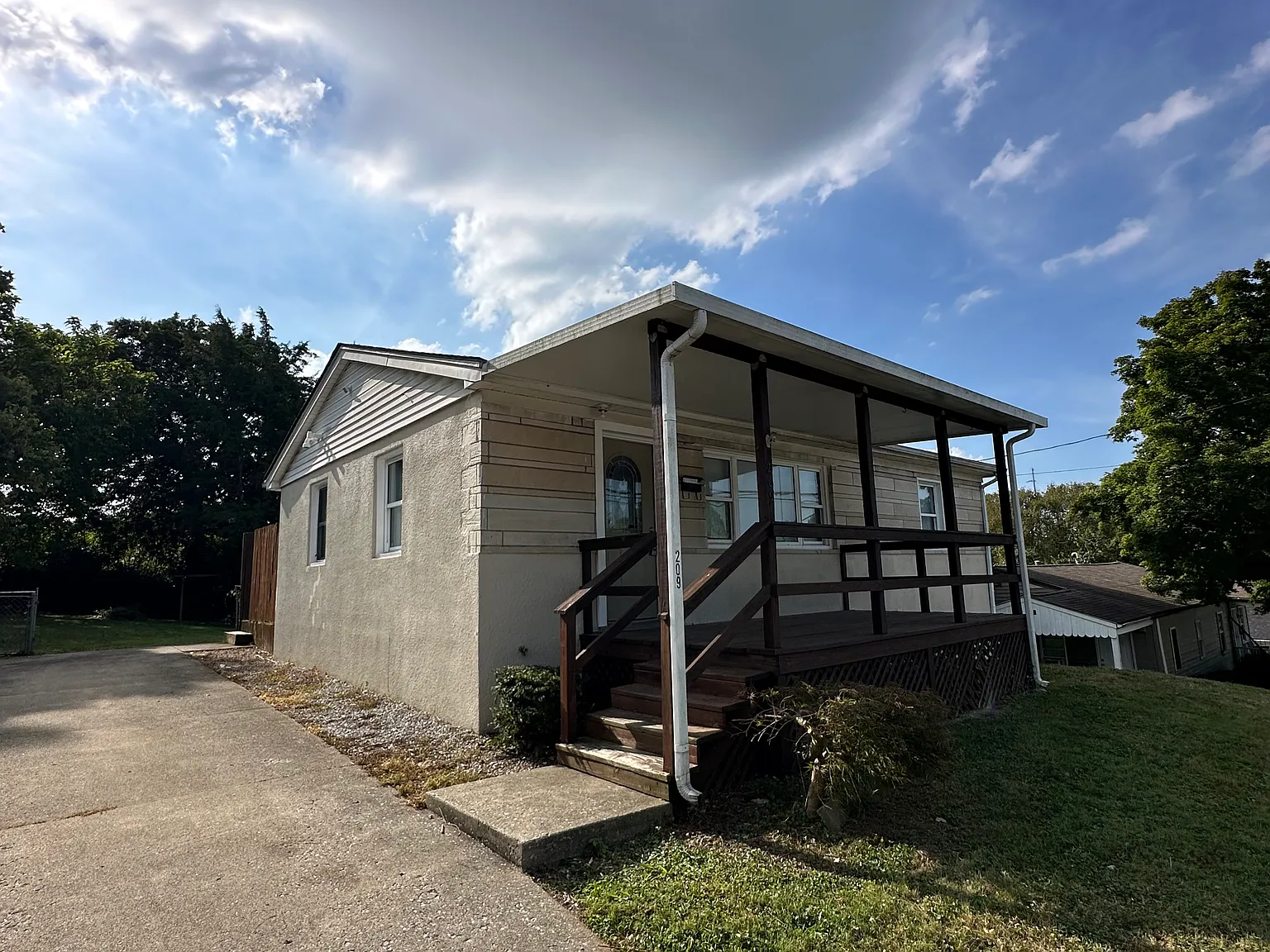 2 bed, 864 sqft, $1,400 — Photo 1