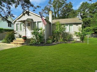 174 Woodside Dr, Mastic Beach, NY 11951