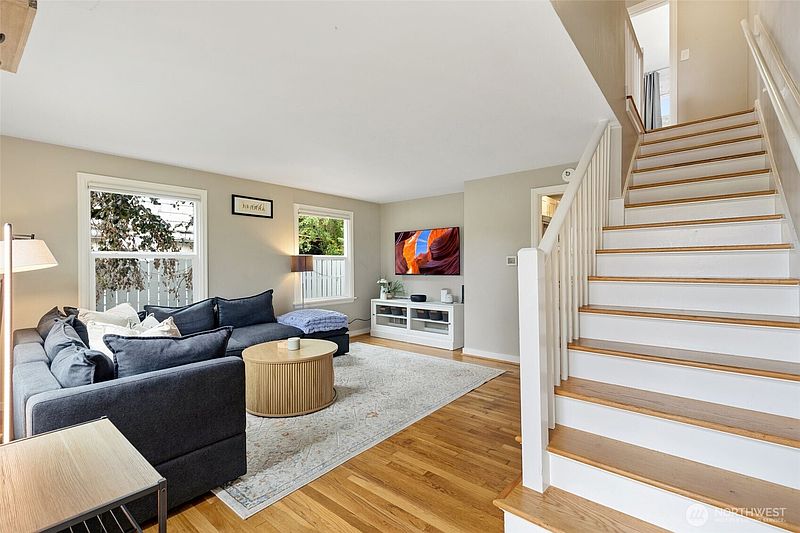 3rd image of 3008 31st Avenue W