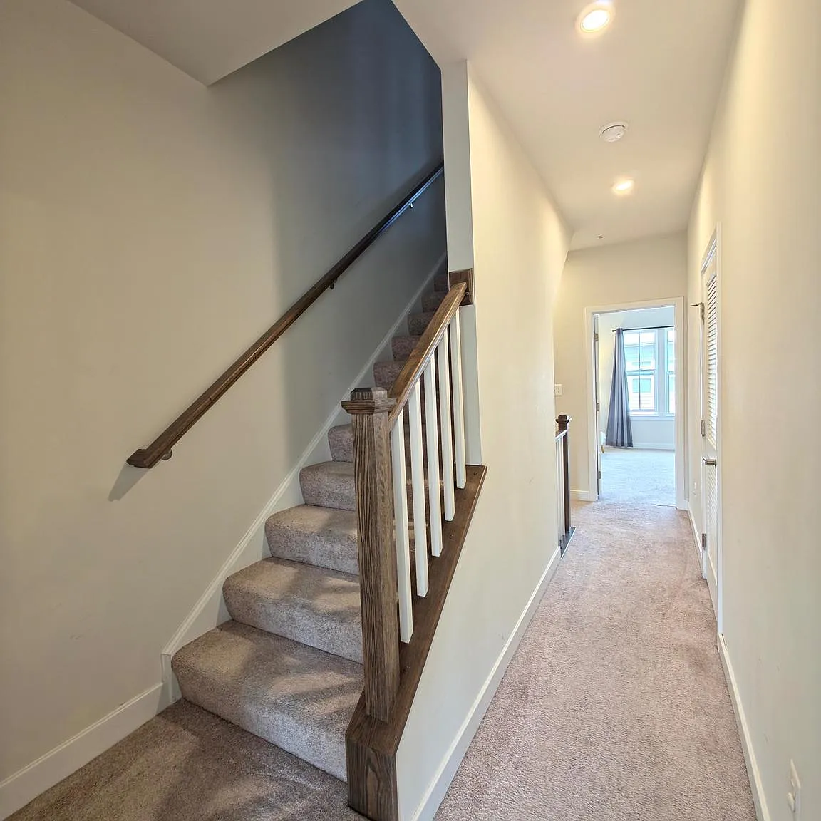 4 bed, 4.5 bath, 1280 sqft, $3,399 — Photo 3