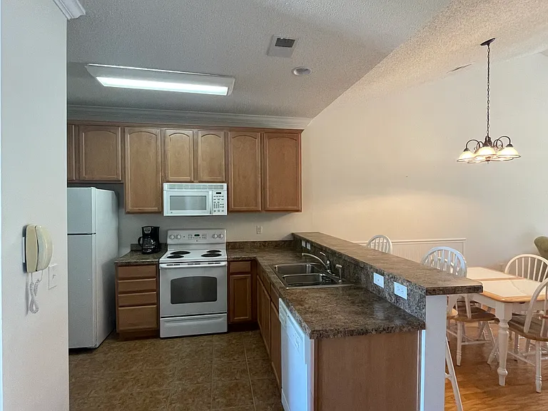 5822 Longwood Dr #302 — Photo 10