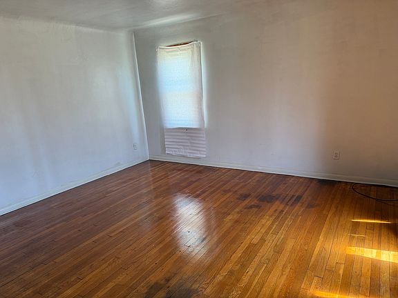 3rd image of 13901 Eastwood Blvd