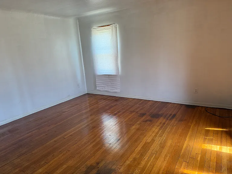 13901 Eastwood Blvd — Photo 3