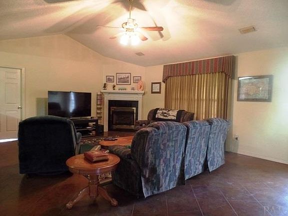 2nd image of 409 Herndon Ln