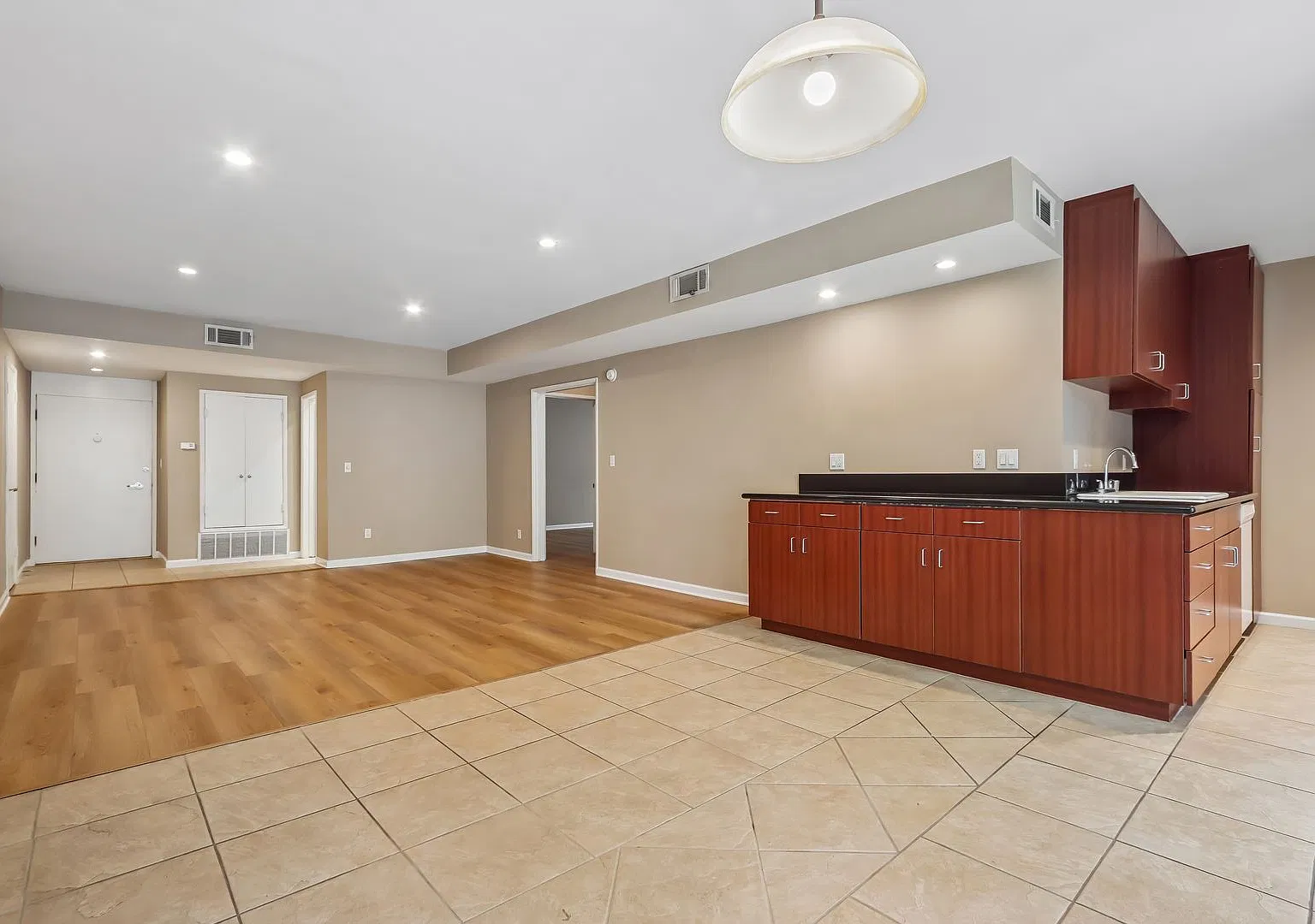 Welcome to 116 N. Wetherly Drive Prime Los Angeles Living Near Beverly Hills — Photo 3