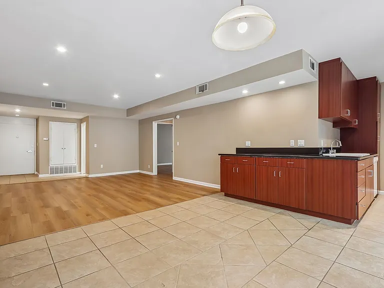 116 N Wetherly Dr — Photo 30