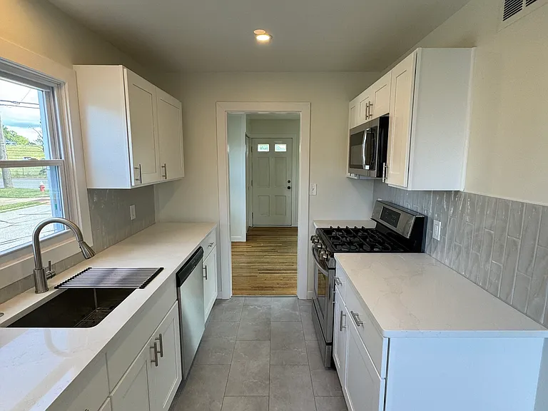 14226 Lakewood Heights Blvd — Photo 3