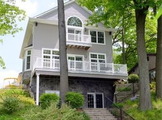 3894 Highcrest Dr, Brighton, MI