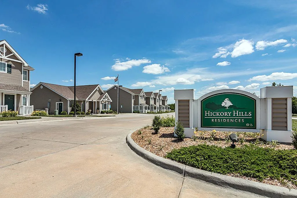 Hickory Hills Residences — Photo 1