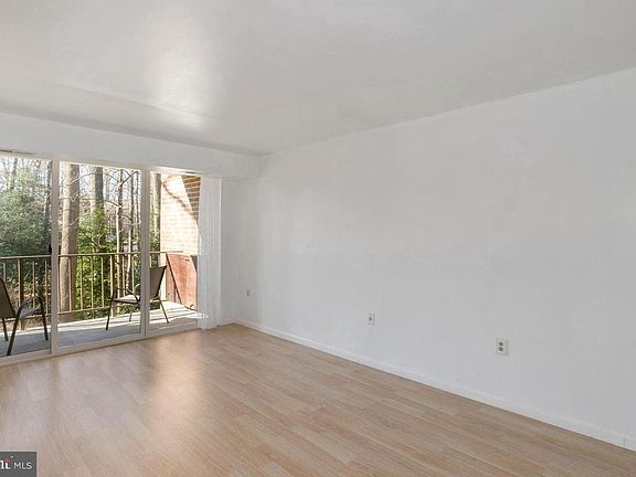 3rd image of 1532 Northgate Sq APT 12A