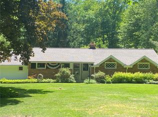 7077 Brook Ln, Chesterland, OH 44026