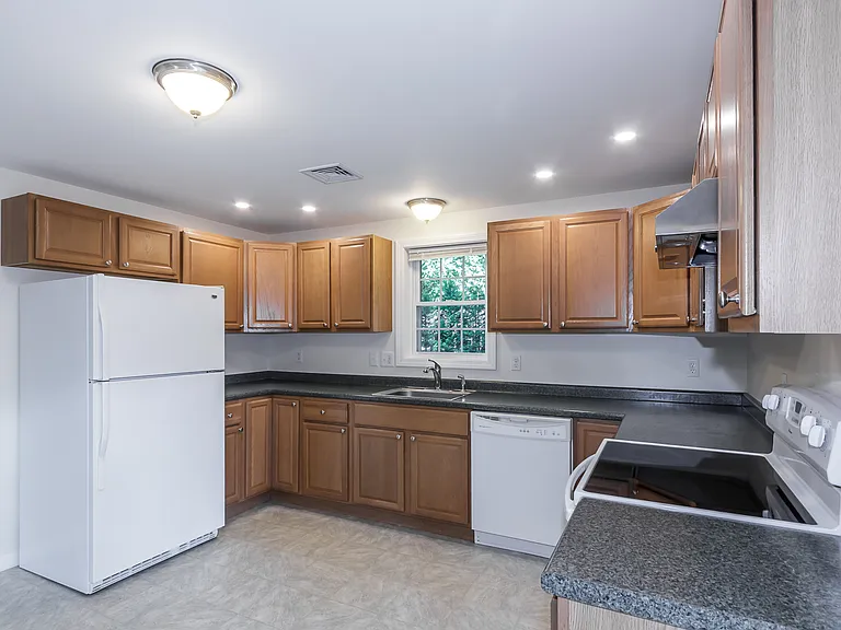 4 Jessica Ln #4A — Photo 9