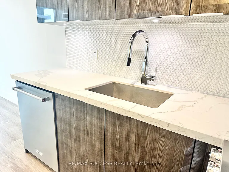 30 Shore Breeze Dr #2617 — Photo 11