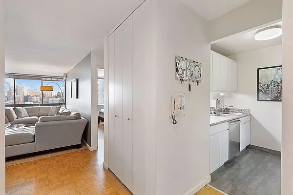 Rented by Mizner Capital Realty | media 20