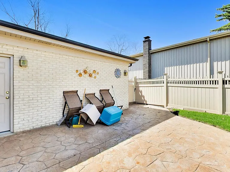 634 W Millers Rd — Photo 32