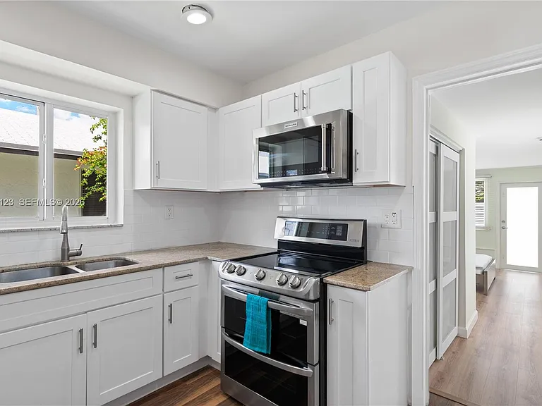 1715 Jefferson St — Photo 16