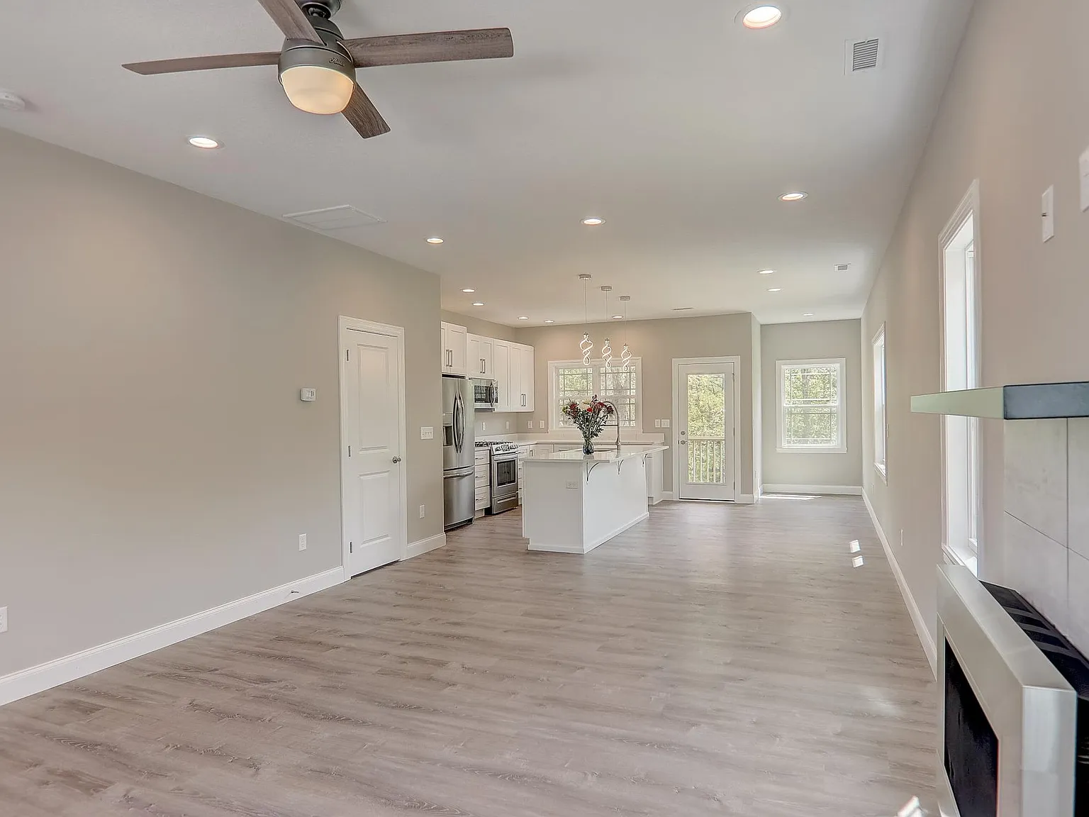 7 Water Pointe Way — Photo 4