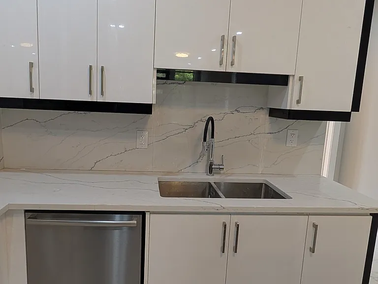 2099 Dufferin St — Photo 8