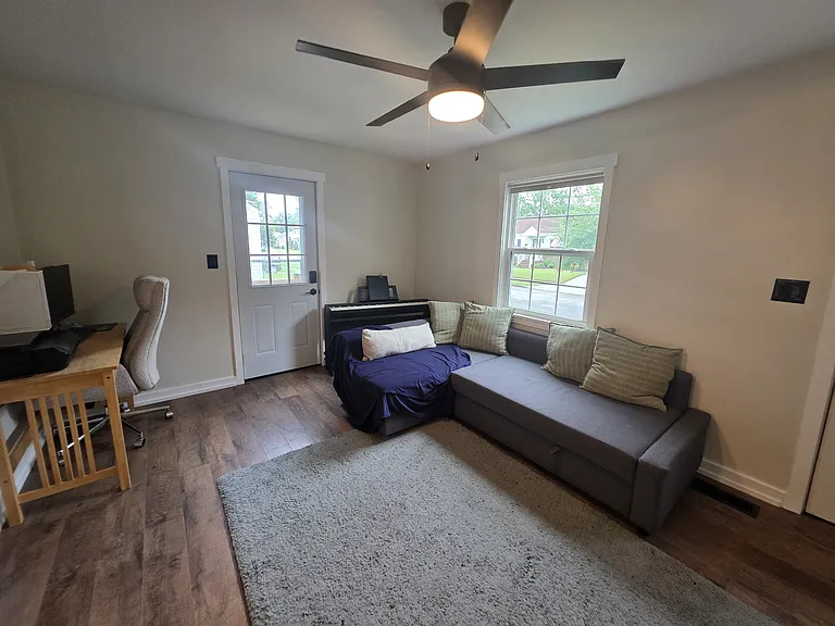 428 Gladstone Rd — Photo 5