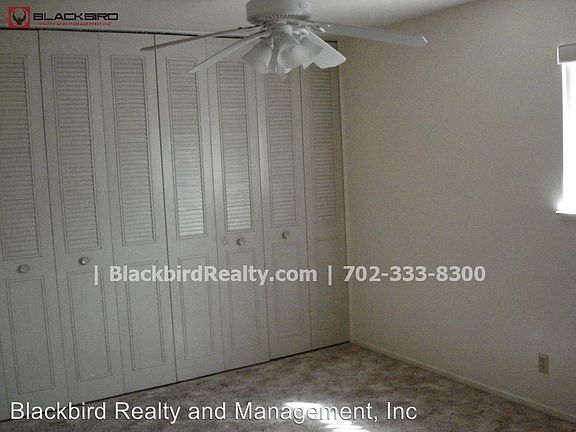 4th image of 304 Greenbriar Townhouse Way