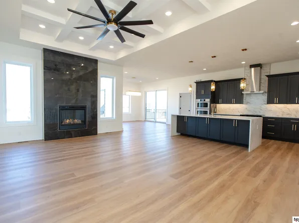 8700 Honeybee Ln, Lincoln, NE 68526
