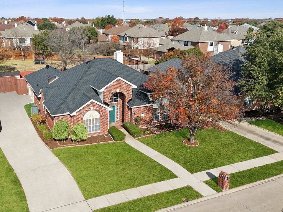 1st image of 215 Briar Oak Dr