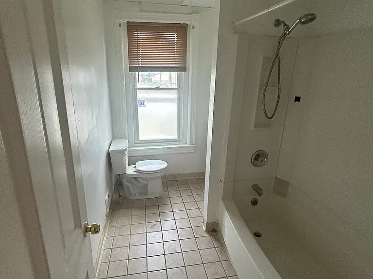 454 W Turner St — Photo 7