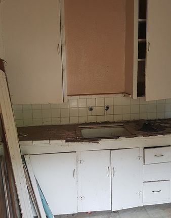 5th image of 1112 E Maddox Ave