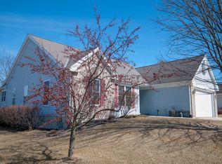 1220 Kestrel Ct, Waukesha, WI 53189
