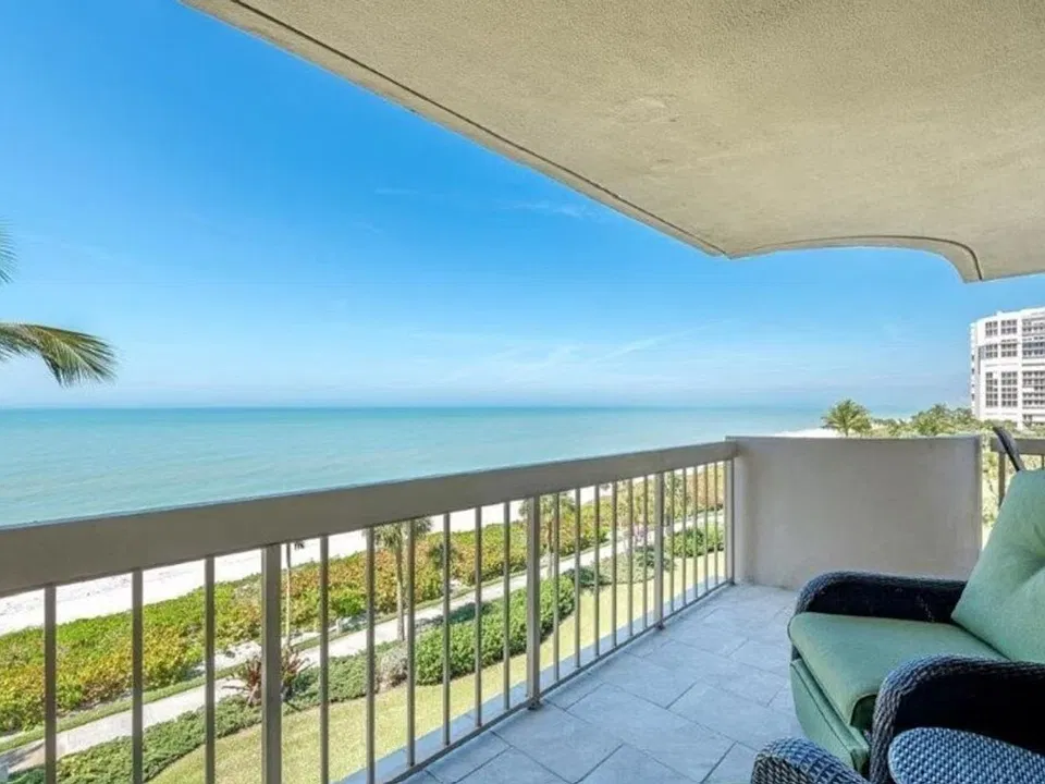 4005 Gulf Shore Blvd N #407