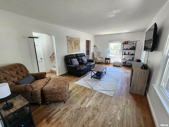 4th image of 4002 N Ashton Ave