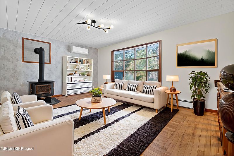 3rd image of 167 Redmond Road